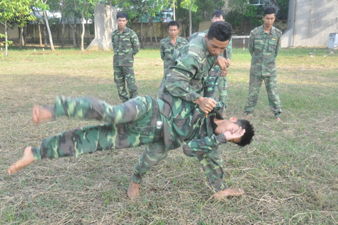 Chiến sĩ Đại đội Trinh sát luyện tập võ.