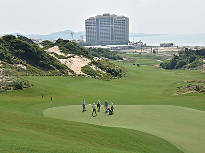 Một góc sân golf The Bluffs Hồ Tràm Strip.