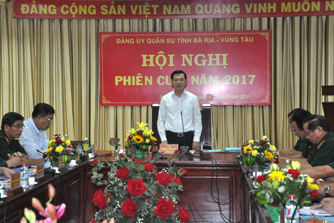 Đồng chí Nguyễn Hồng Lĩnh, Ủy viên Trung ương Đảng, Bí thư Tỉnh ủy, Chủ tịch HĐND tỉnh, Bí thư ĐUQS tỉnh, chủ trì và điều hành hội nghị.