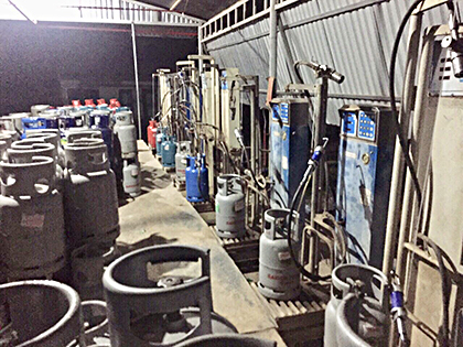 Tang vật thu giữ trong vụ sang chiết gas trái phép ở ấp Suối Lúp, xã Bình Ba, huyện Châu Đức.