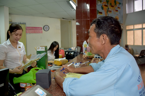 Ông Nguyễn Văn Vũ (phường Rạch Dừa, TP. Vũng Tàu) gửi quà tết về quê Hưng Yên.