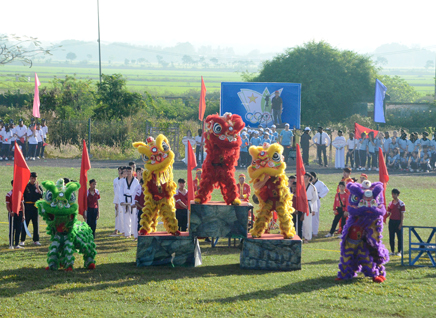 Tiết mục múa lân tại lễ khai mạc.