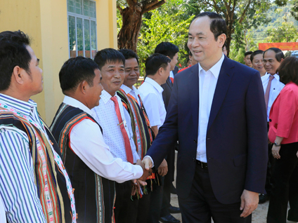 Chủ tịch nước Trần Đại Quang thăm và chúc Tết nhân dân xã Ia Dom (huyện Đức Cơ, tỉnh Gia Lai).