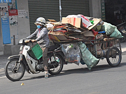 Xe chở hàng cồng kềnh lưu thông trên đường Bình Giã (TP. Vũng Tàu).