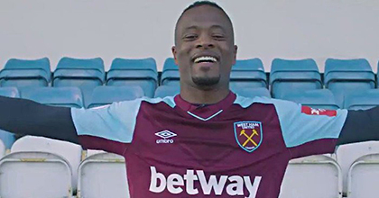 Evra đã gia nhập West Ham.