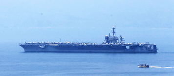 Tàu sân bay USS Carl Vinson neo đậu tại Đà Nẵng, ngày 5-3.