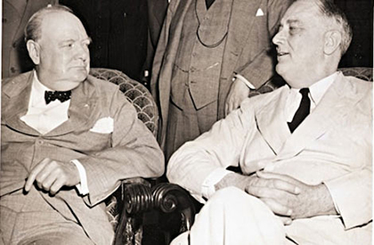 Thủ tướng Winston Churchill và Tổng thống Mỹ Franklin D. Roosevelt trong cuộc họp tại Nhà Trắng, tháng 6-1942.