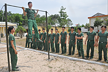 Rèn luyện thể thao sau một ngày huấn luyện.