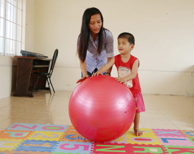 Trẻ khiếm thị được chăm sóc tại Trung tâm Công tác xã hội tỉnh.  