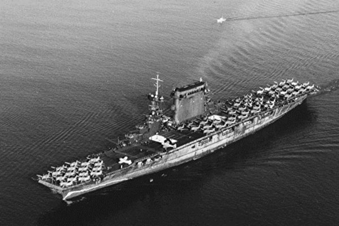 Tàu sân bay USS Lexington trước khi bị đánh chìm. 