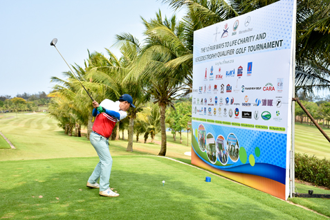 Golfer tham dự giải golf từ thiện. 