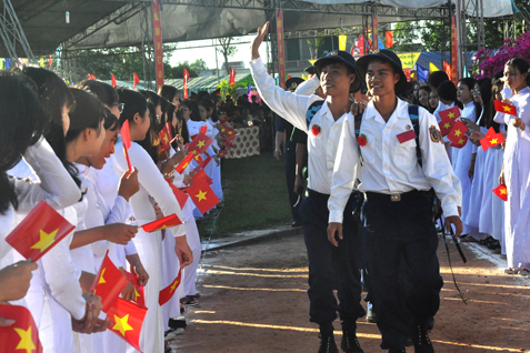 Tân binh huyện Xuyên Mộc phấn khởi lên đường nhập ngũ năm 2018. Ảnh: PHƯƠNG NAM