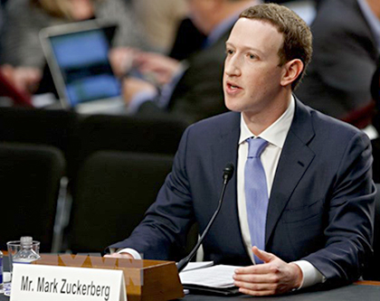 CEO Facebook Mark Zuckerberg phát biểu tại buổi điều trần ở Hạ viện Mỹ.