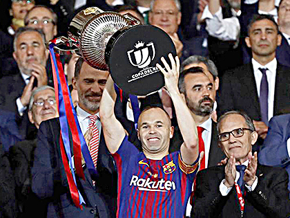 Iniesta sẽ rời Barcelona trong vinh quang. 