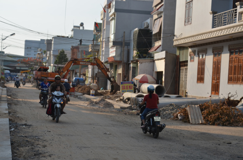 Đường Võ Văn Tần đang được thi công hệ thống thoát nước và hạ tầng kỹ thuật.