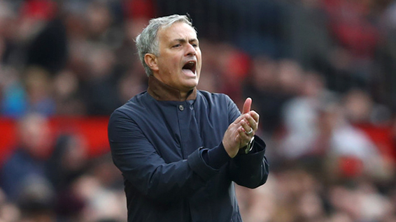 Học Sir Alex, Mourinho cần mềm dẻo hơn thay vì quá khắc nghiệt.