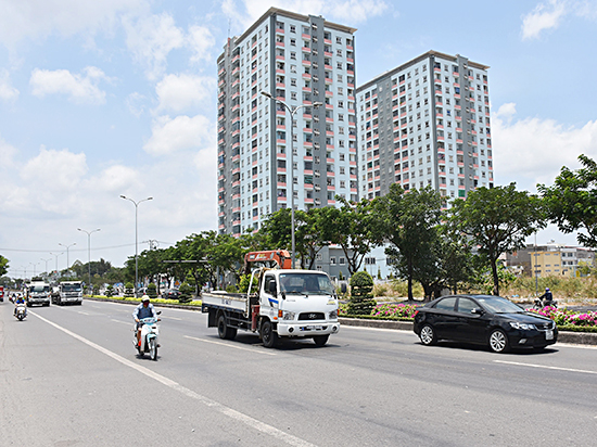 Hạ tầng giao thông tại TX.Phú Mỹ cơ bản được đầu tư đồng bộ. Trong ảnh: Tuyến QL 51 nối TX.Phú Mỹ với các địa phương trong tỉnh và các tỉnh, thành trong khu vực Đông Nam bộ. Ảnh: THANH TRÍ