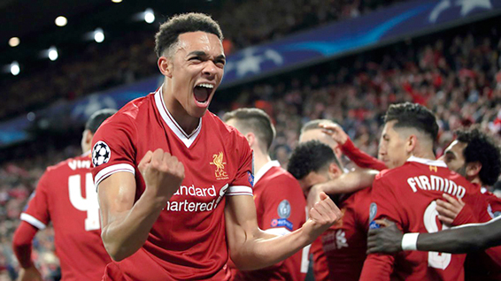 Hậu vệ phải Alexander-Arnold mới 19 tuổi, là biểu tượng của sức trẻ của Liverpool. 