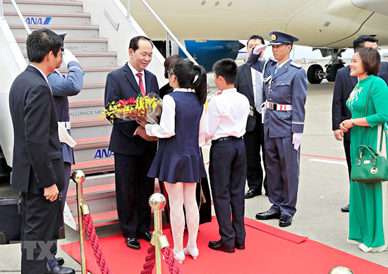 Lễ đón Chủ tịch nước Trần Đại Quang và Phu nhân tại sân bay Quốc tế Haneda, Thủ đô Tokyo, Nhật Bản. 