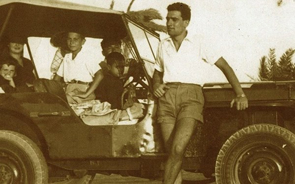 Eli Cohen (bên phải) khi ở kênh đào Suez vào năm 1956.