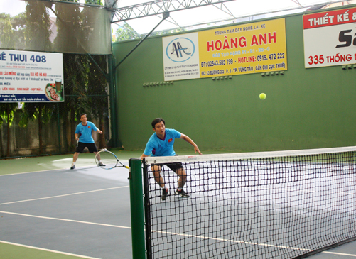 Các VĐV thi đấu tại giải Tennis Huế Thương lần thứ 9.