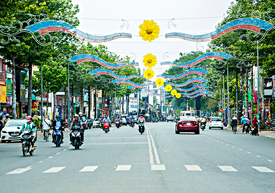 Đường Cách Mạng Tháng Tám, một trong những trục đường chính của TP.Bà Rịa đã được mở rộng, khang trang, sạch đẹp.