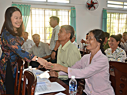 Đại biểu Nguyễn Thị Yến, Phó Bí thư Thường trực Tỉnh ủy, Trưởng Đoàn ĐBQH tỉnh gặp gỡ cử tri TX.Phú Mỹ.