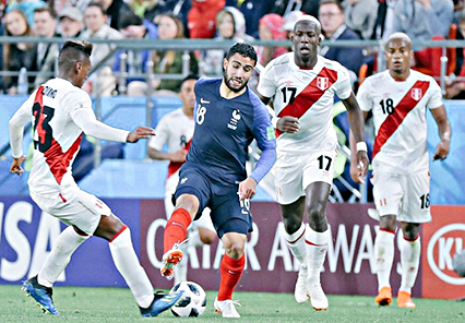 Nabil Fekir (số 18) trong màu áo đội tuyển Pháp ở World Cup 2018.