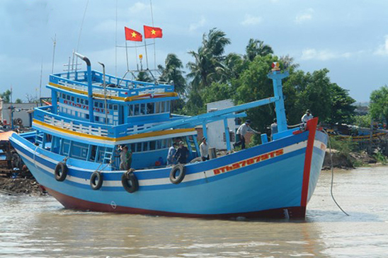 Tàu cá Bình Thuận chuẩn bị ra khơi.