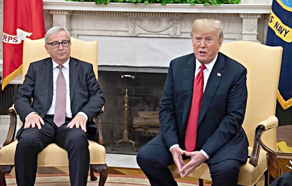 Tổng thống Mỹ Donald Trump với Chủ tịch Ủy ban châu Âu Jean-Claude Juncker tại Nhà Trắng.