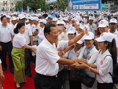 Thủ tướng Samdech Techo Hun Sen, đích thân chủ trì cuộc tập họp  và tham gia diễu hành cùng với các cử tri ủng hộ CPP.