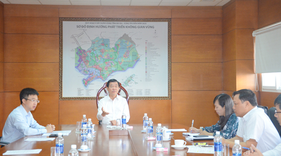 Đồng chí Nguyễn Hồng Lĩnh, Ủy viên Trung ương Đảng, Bí thư Tỉnh ủy, Chủ tịch HĐND tỉnh chủ trì buổi làm việc.