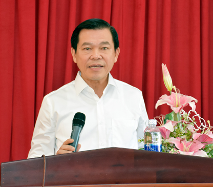 Đồng chí Nguyễn Hồng Lĩnh, Ủy viên Trung ương Đảng, Bí thư Tỉnh ủy, Chủ tịch HĐND tỉnh phát biểu tại lễ khai giảng.