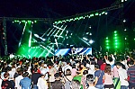 Hàng ngàn người tham dự đêm nhạc điện tử EDM