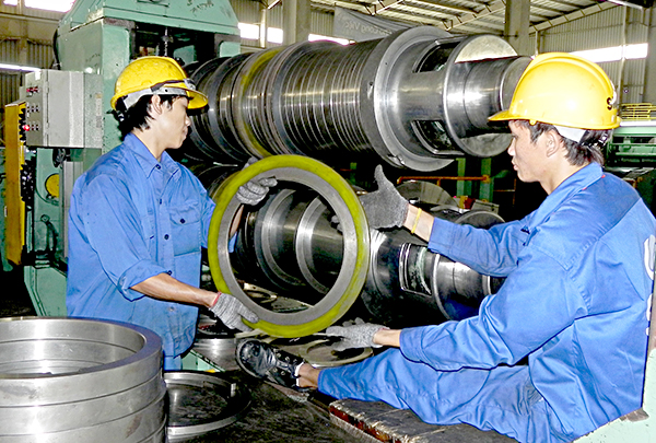 Sản xuất thép cuộn tại Nhà máy thép SMC (KCN Phú Mỹ 1,TX. Phú Mỹ). Ảnh: QUANG VŨ
