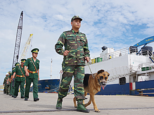 Lực lượng Biên phòng tuần tra bảo đảm an ninh trật tự tại các cảng trên địa bàn TX.Phú Mỹ.