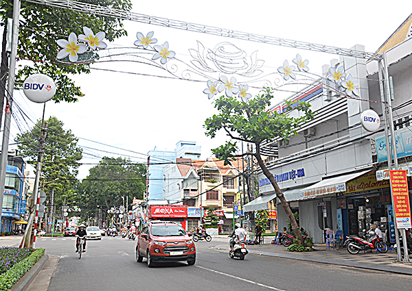 Đường Trần Hưng Đạo (TP. Vũng Tàu) được trang trí đèn nghệ thuật bằng kinh phí xã hội hóa.