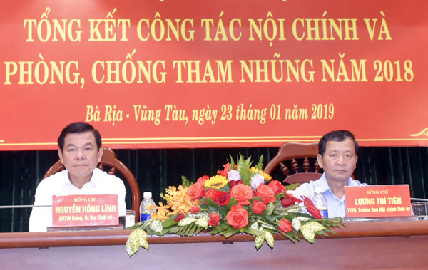 Đồng chí Nguyễn Hồng Lĩnh, Ủy viên Trung ương Đảng, Bí thư Tỉnh ủy, Chủ tịch HĐND tỉnh và đồng chí Lương Trí Tiên, Ủy viên Ban Thường vụ Tỉnh ủy, Trưởng Ban Nội chính Tỉnh ủy, chủ trì hội nghị.