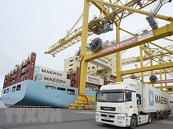 Vận chuyển hàng hóa tại cảng ở Saint Petersburg, Nga ngày 28-9-2018. Ảnh: AFP