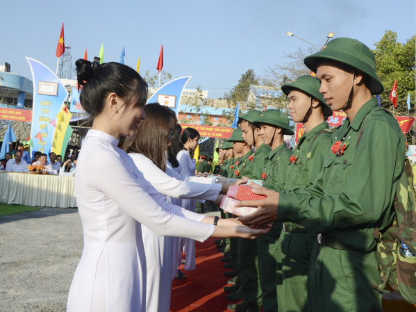  Khuôn mặt rạng rỡ của các tân binh huyện Long Điền trong ngày giao nhận quân.