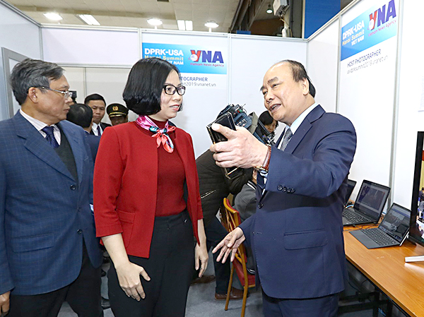Thủ tướng Nguyễn Xuân Phúc chỉ đạo tập thể lãnh đạo, phóng viên, biên tập viên, cán bộ TTXVN đưa thông tin chính xác, nhanh và đa dạng về Hội nghị Thượng đỉnh Mỹ - Triều Tiên lần thứ hai. 