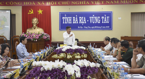 Đồng chí Nguyễn Văn Trình, Chủ tịch UBND tỉnh phát biểu kết luận cuộc họp.