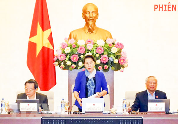 Chủ tịch Quốc hội Nguyễn Thị Kim Ngân chủ trì và phát biểu khai mạc  phiên họp thứ 31 của Ủy ban Thường vụ Quốc hội khóa XIV. Ảnh: TRỌNG ĐỨC