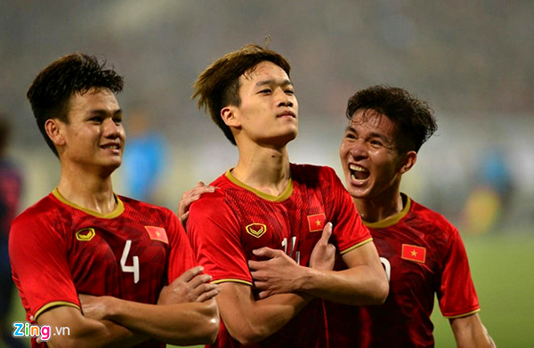 Niềm vui của các cầu thủ U23 Việt Nam sau bàn nâng tỷ số lên 2-0. Ảnh: Zing.vn