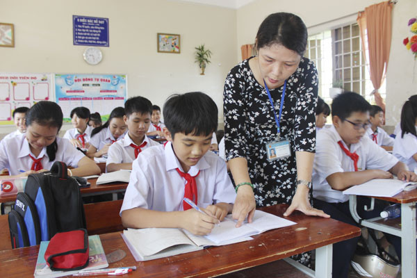 Một giờ học tại Trường THCS Văn Lương (huyện Long Điền). 