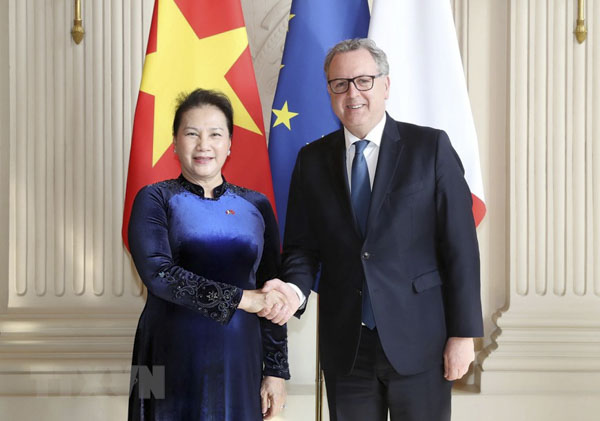 Chủ tịch Quốc hội Nguyễn Thị Kim Ngân và Chủ tịch Hạ viện Pháp Richard Ferrand.  