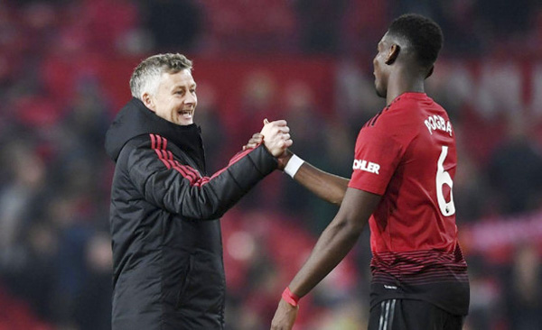 HLV Ole Gunnar Solskjaer Solskjaer đang gặp khó khăn từ khi có được bản hợp đồng chính thức  với Manchester United.