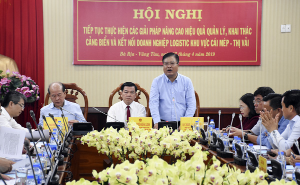 Đồng chí Nguyễn Văn Trình, Phó Bí thư Tỉnh ủy, Chủ tịch UBND tỉnh phát biểu khai mạc hội nghị.