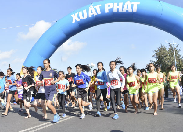 Xuất phát ở cự ly 5.000m hệ đội tuyển tại Giải Việt dã Báo Bà Rịa - Vũng Tàu lần thứ XXI năm 2018. 