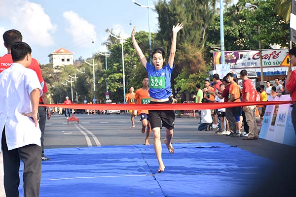 Trương Minh Tâm, huyện Long Điền về nhất cự ly 3.000m nam hệ phong trào.